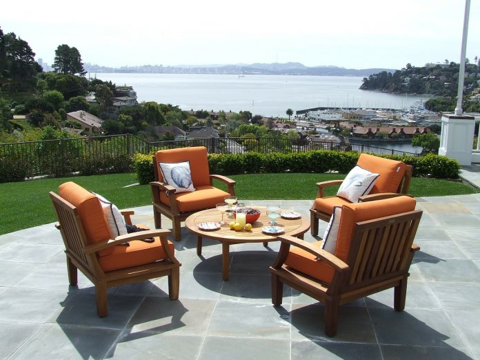 Which outdoor Pation furniture can be left outside for the winter?
