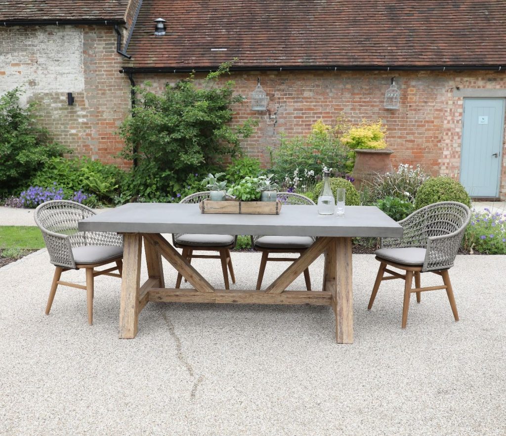 outdoor patio dinning table